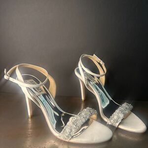 Badgley Mischka Heeled Sandals 8 Crystal Bling Bridal Wedding Formal Cream Taryn